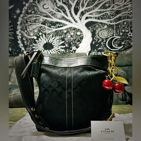 Vintage Coach soho Black Shoulder Bag with Cherry Charm 2006 - Picture 5 of 17
